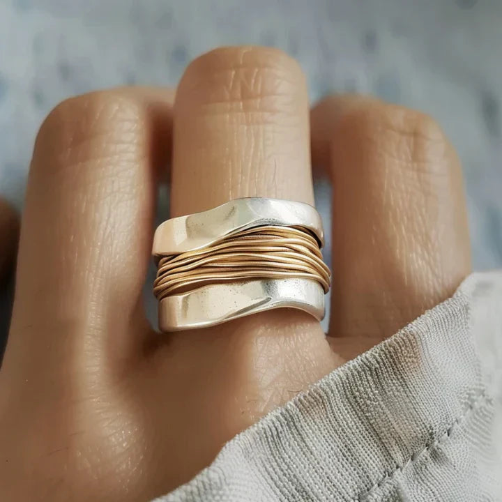 LUCY | SILVER RING ADORNED WITH GOLDEN THREADS