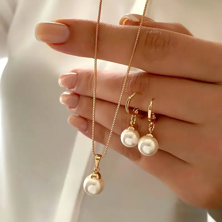 TAMSIN | GOLD PEARL PENDANT &amp; EARRING SET