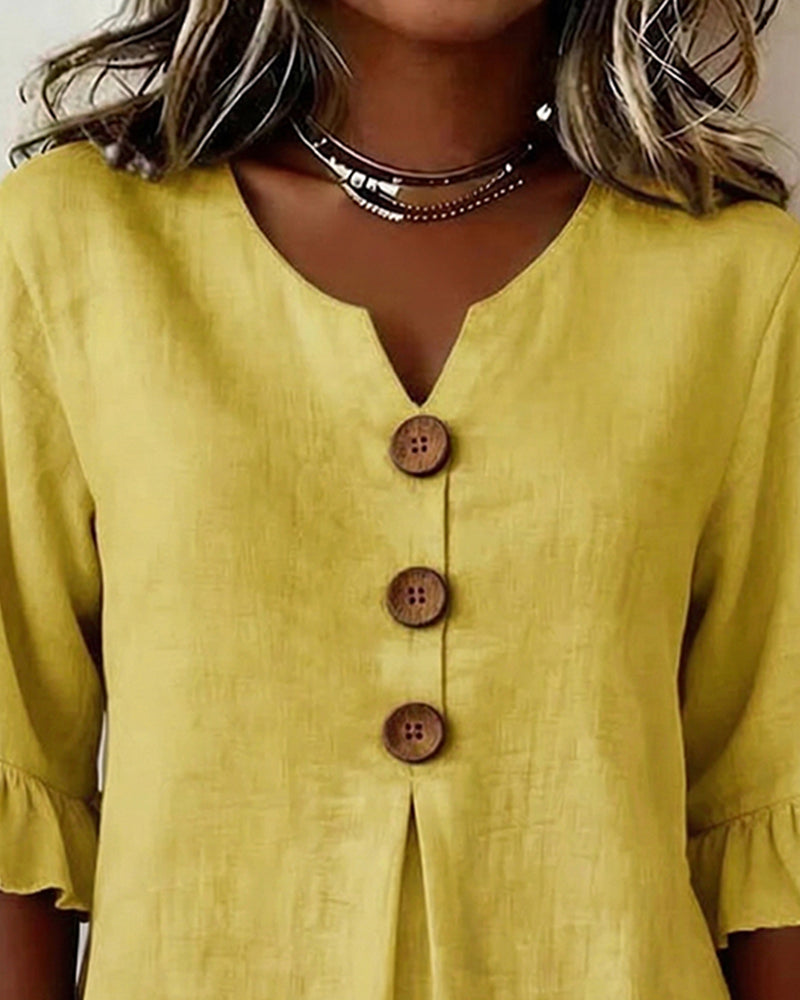 MADISON | V-NECK BLOUSE WITH WOODEN BUTTONS AND RUFFLE SLEEVES