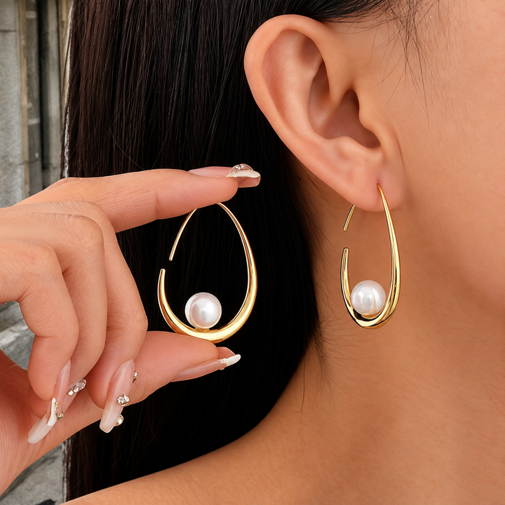 SELENA | CRESCENT PEARL HOOP EARRINGS
