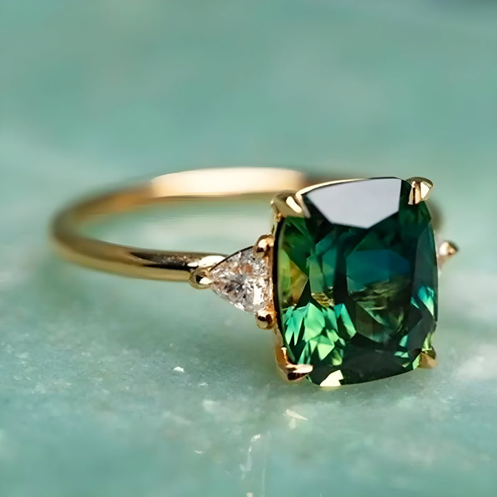 ISABELLA | ELEGANT SQUARE EMERALD RING