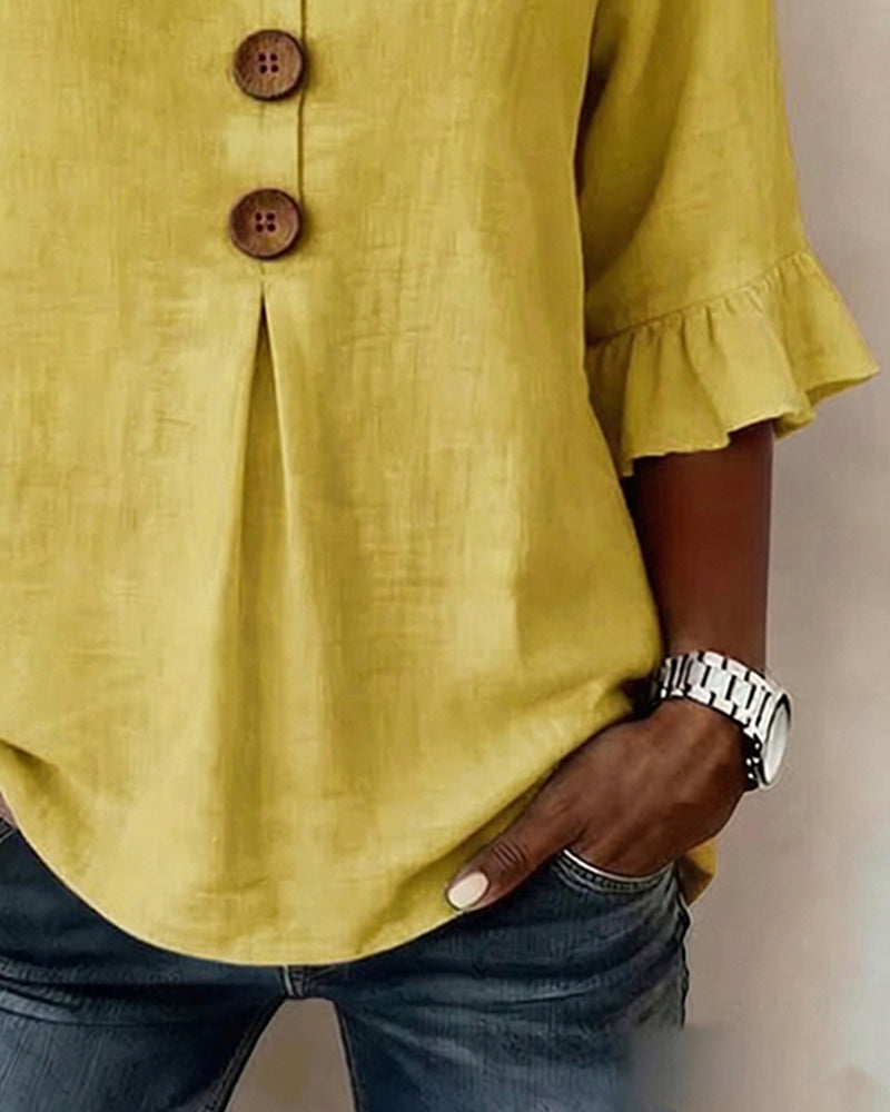 MADISON | V-NECK BLOUSE WITH WOODEN BUTTONS AND RUFFLE SLEEVES