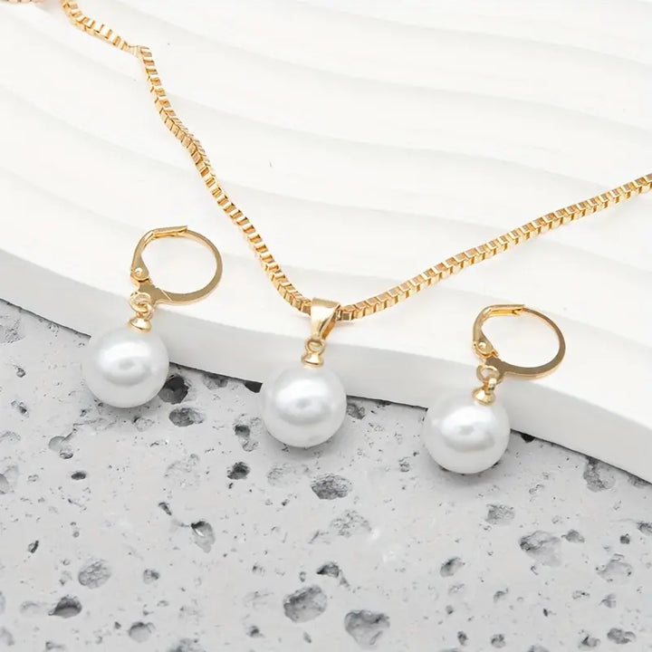 TAMSIN | GOLD PEARL PENDANT &amp; EARRING SET