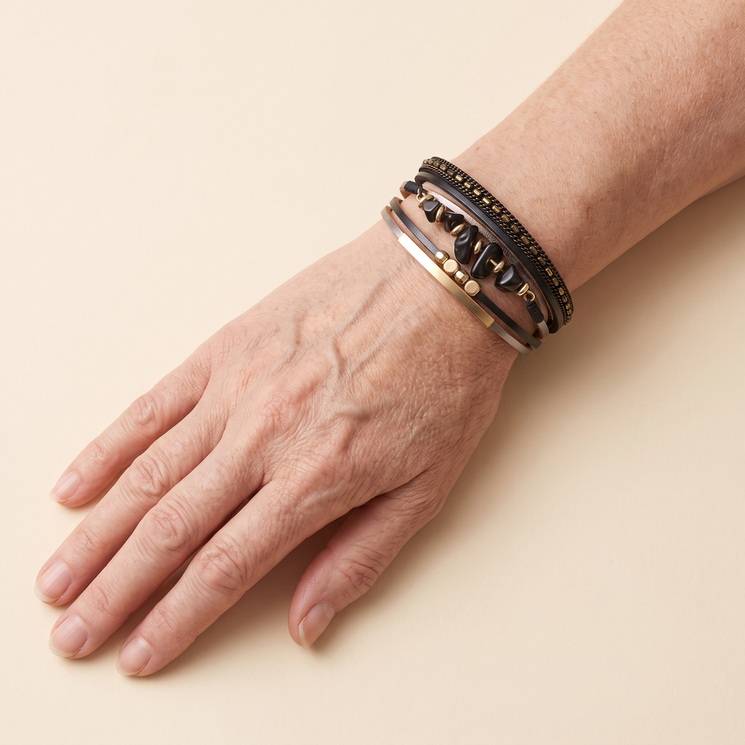 DOROTHY | BLACK STONE CHIP LEATHER BRACELET
