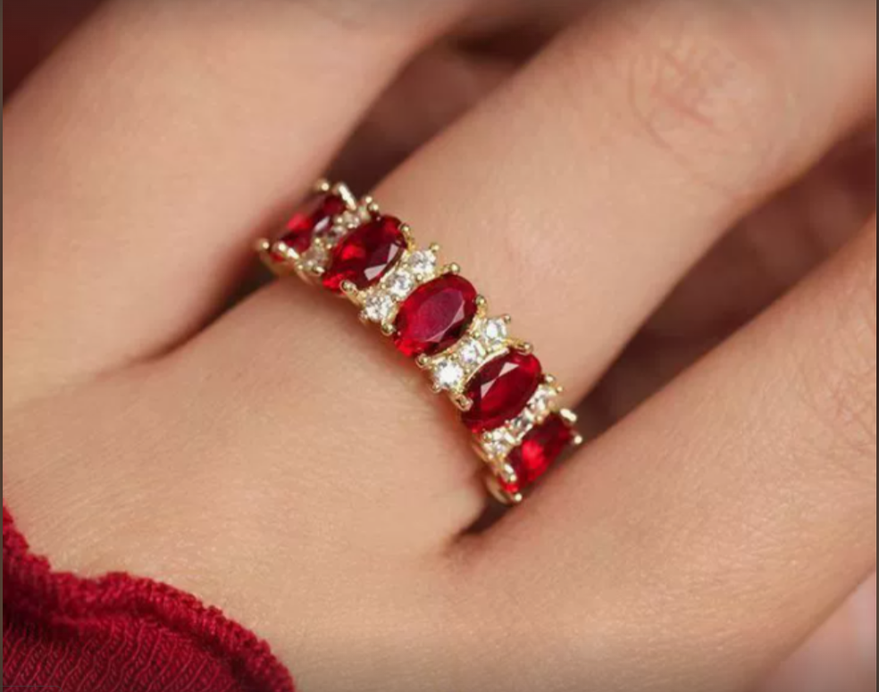 EMMA | GOLD RING ADORNED WITH RED CRYSTAL INLAYS