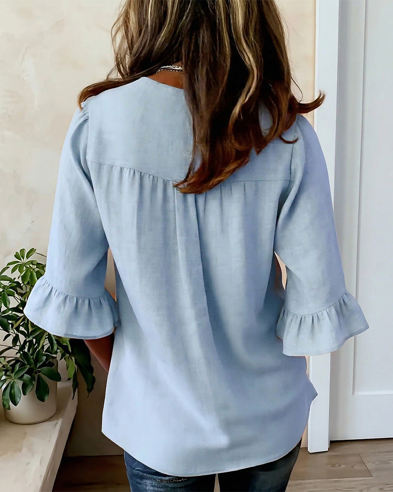 MADISON | V-NECK BLOUSE WITH WOODEN BUTTONS AND RUFFLE SLEEVES